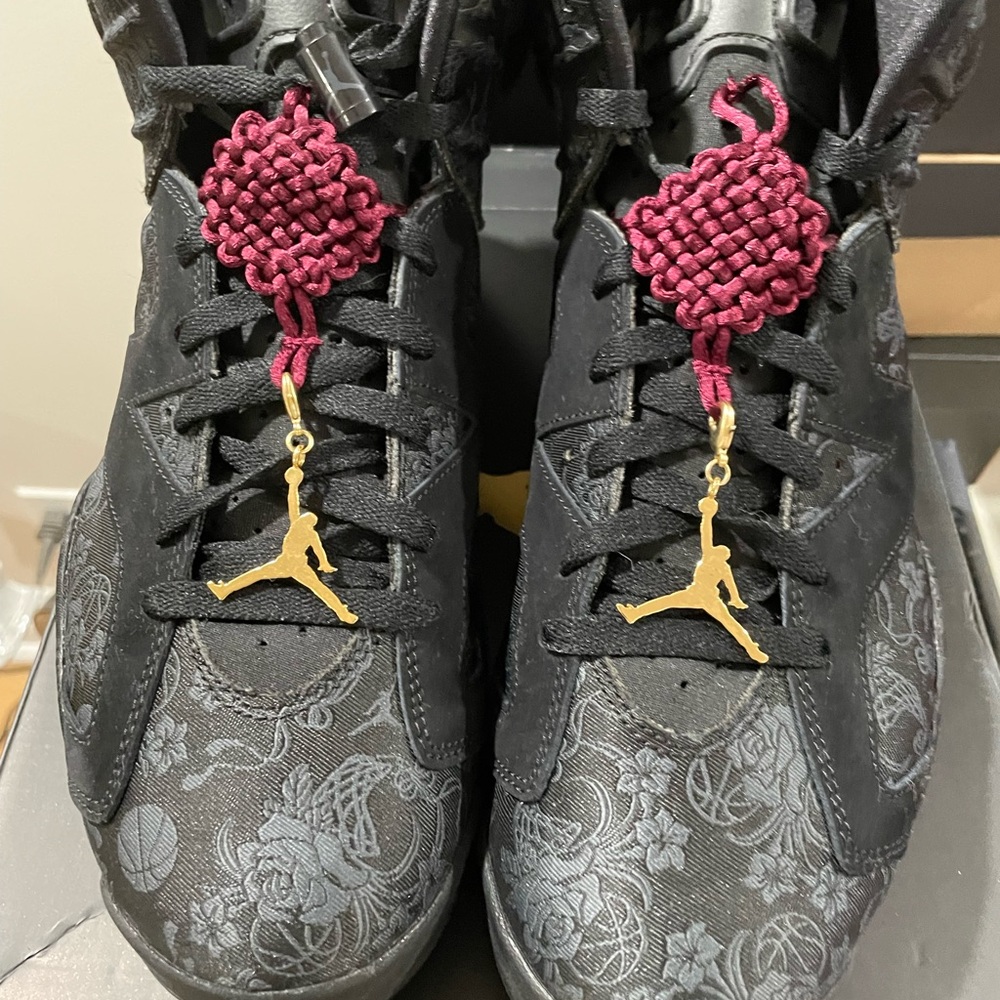 Size 12.5 women which is size 11 in men Jordan 6 “singles day”